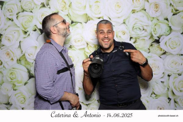Photobooth Hochzeit Vevey – Caterina & Antonio Photobooth Hochzeit Vevey – Gäste Gruppenfoto Fotobox Caterina Antonio
